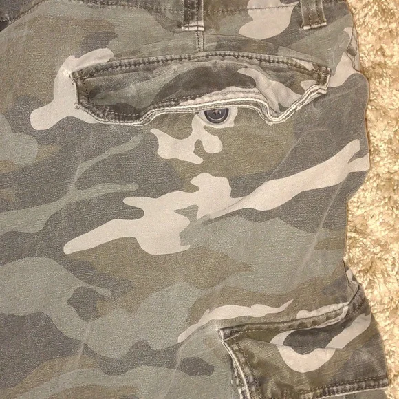 Men's size 44 Camouflage Cargo Shorts drab olive colors GC - Picture 7 of 9